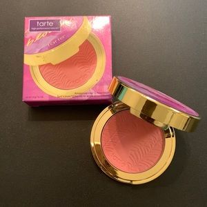 Tarte Bloom 12 hr Amazonian clay blush.